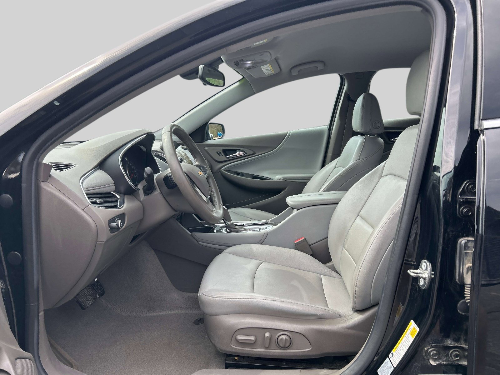 Used 2017 Chevrolet Malibu Hybrid w/ Leather Package image 12