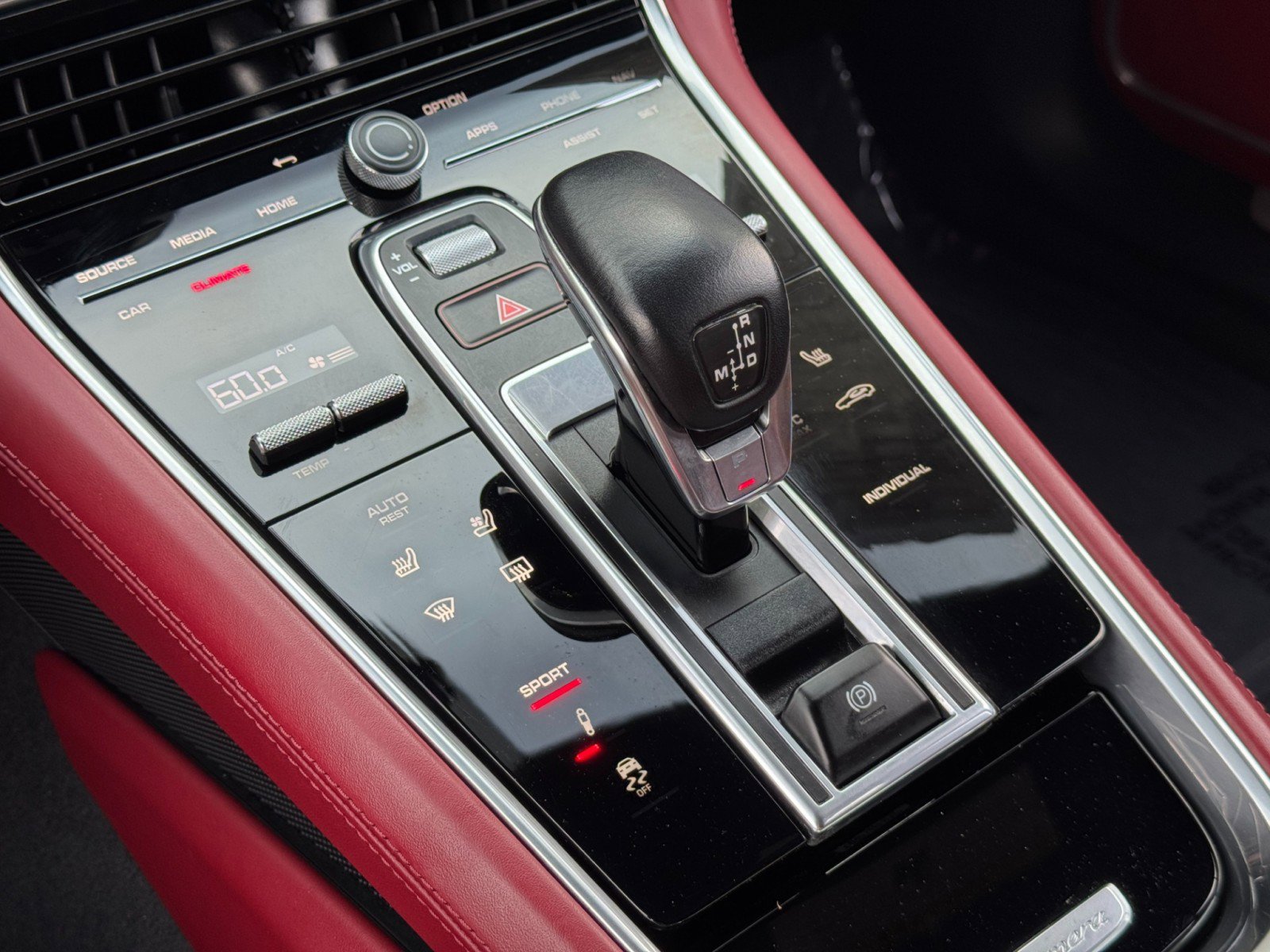 Used 2021 Porsche Panamera image 31