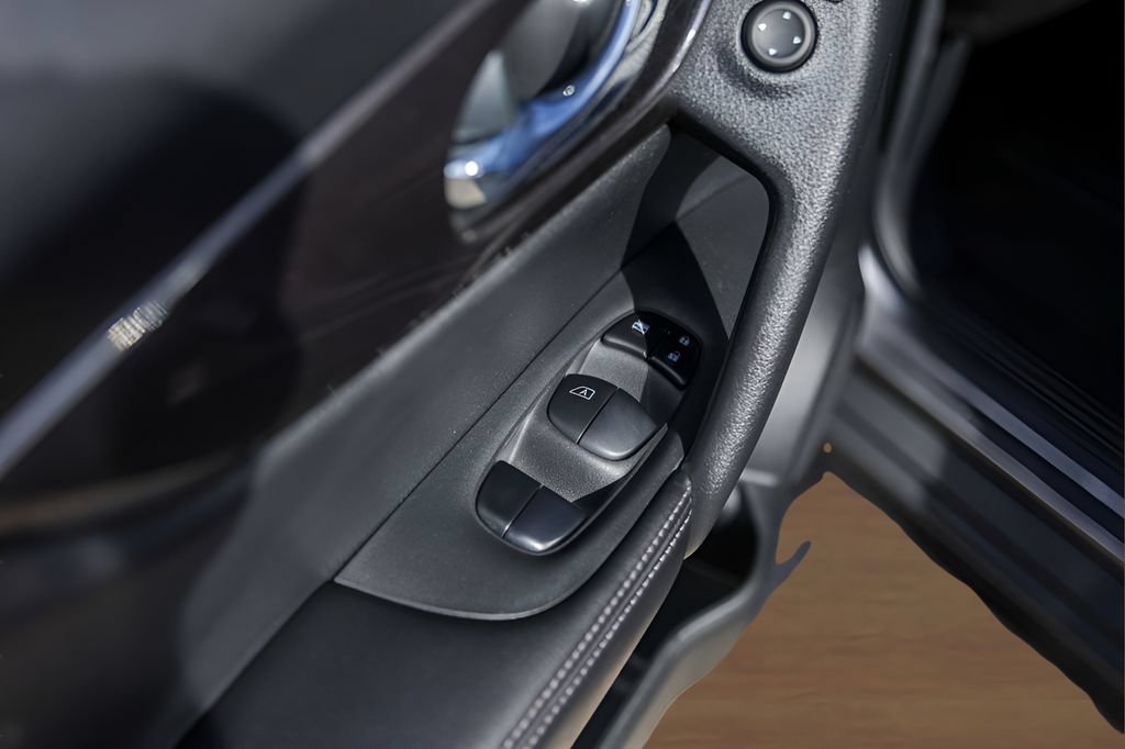 Used 2019 Nissan Rogue SV w/ Premium Package FWD image 22