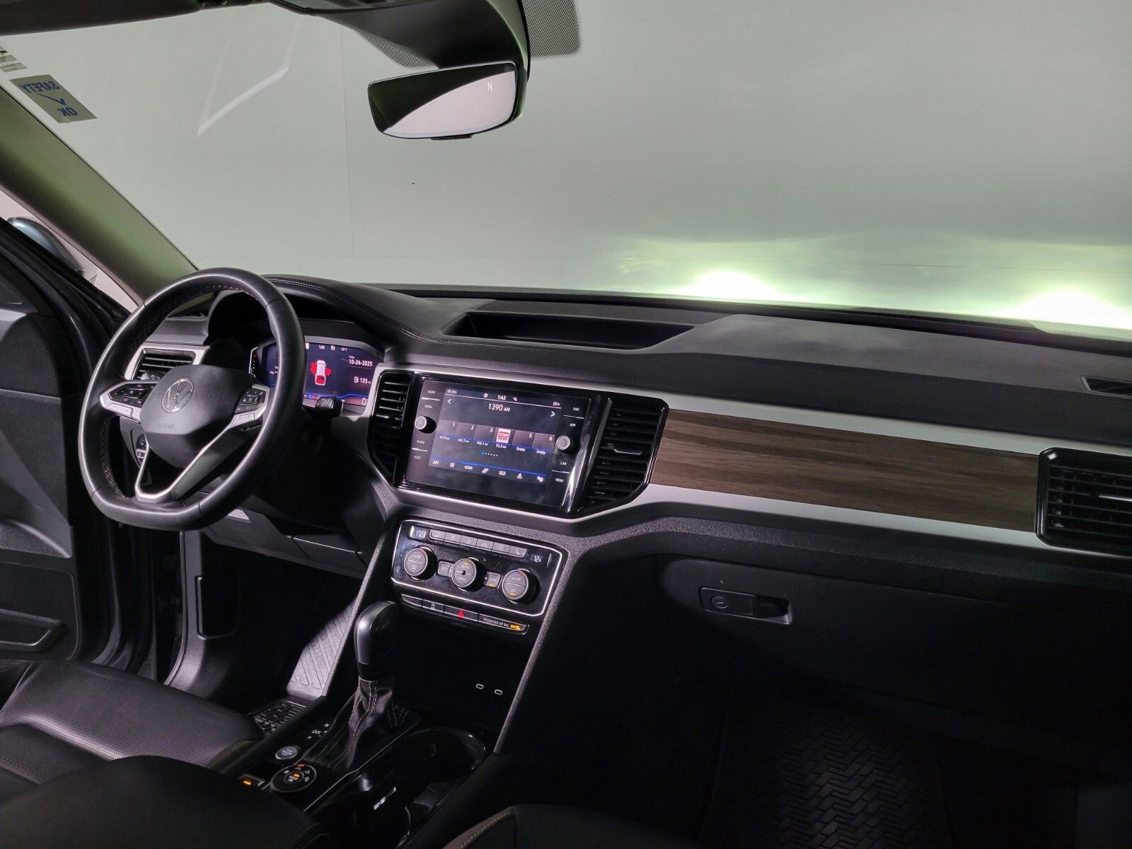 Used 2021 Volkswagen Atlas SEL Premium image 29