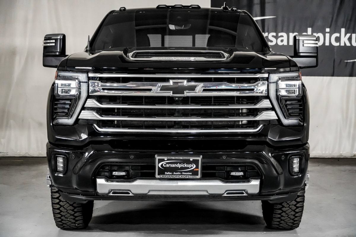 Used 2025 Chevrolet Silverado 3500 High Country w/ Technology Package AWD/4WD image 3