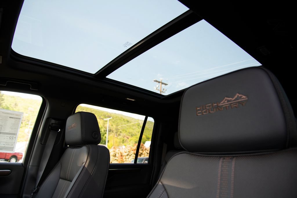 New 2026 Chevrolet Suburban High Country AWD/4WD image 11