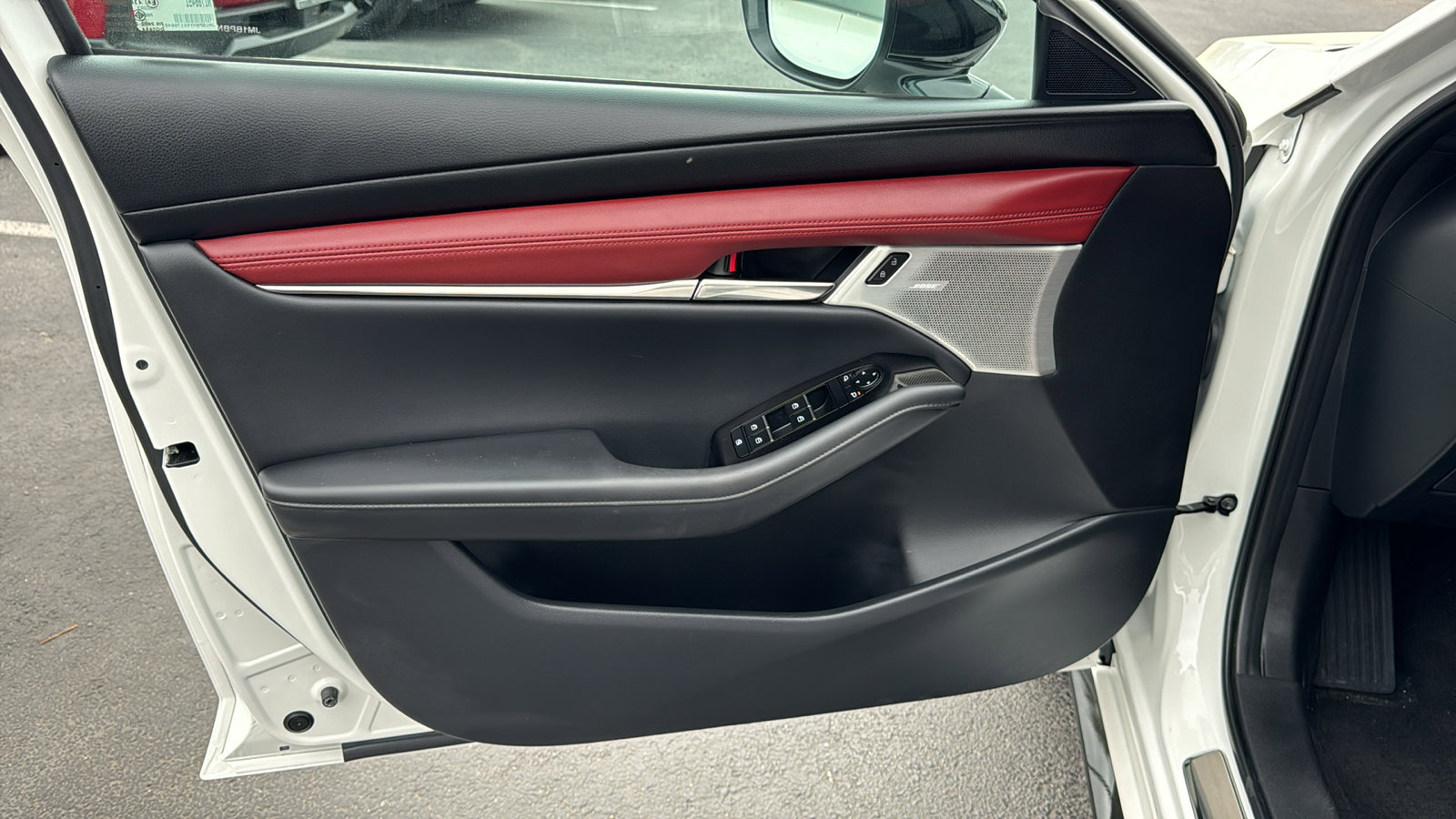 Used 2025 MAZDA MAZDA3 Hatchback w/ Appearance Package image 11