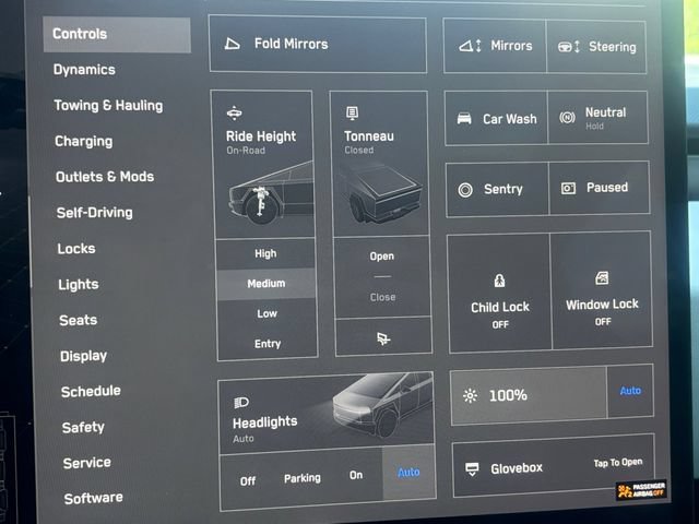Used 2024 Tesla Cybertruck AWD Crew Cab image 33