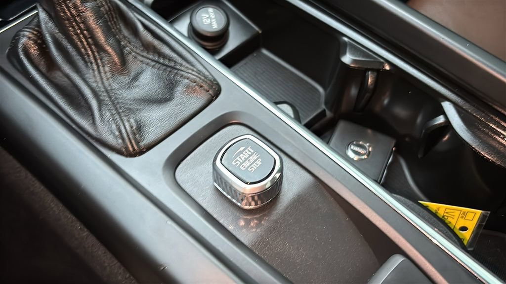 Used 2018 Volvo XC60 T5 Momentum w/ Vision Package image 14