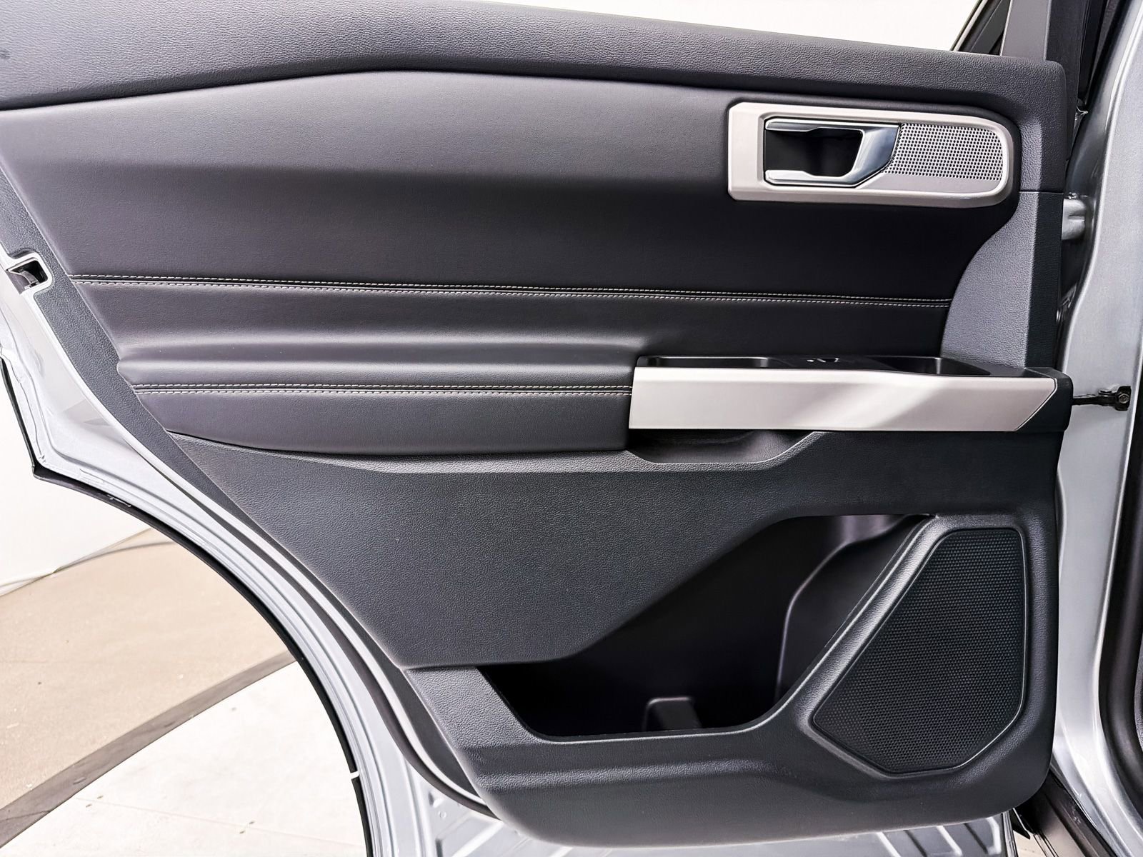 Used 2024 Ford Explorer XLT w/ Equipment Group 202A image 29