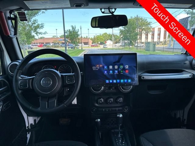Used 2015 Jeep Wrangler Unlimited Rubicon AWD/4WD image 3