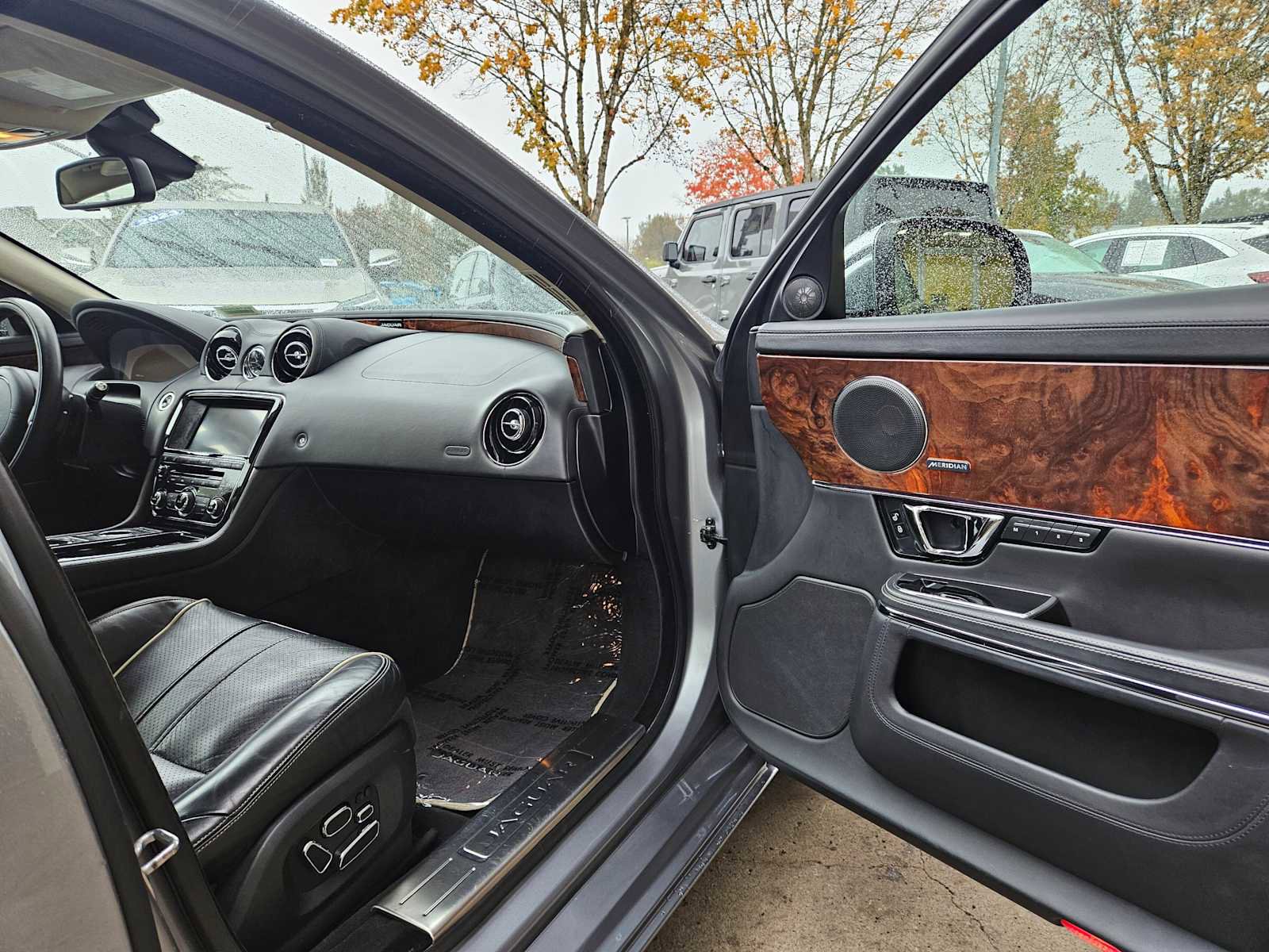 Used 2015 Jaguar XJ L Portfolio image 20