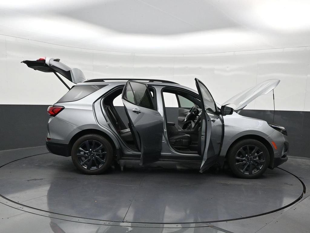 Used 2024 Chevrolet Equinox RS w/ RS Leather Package FWD image 32