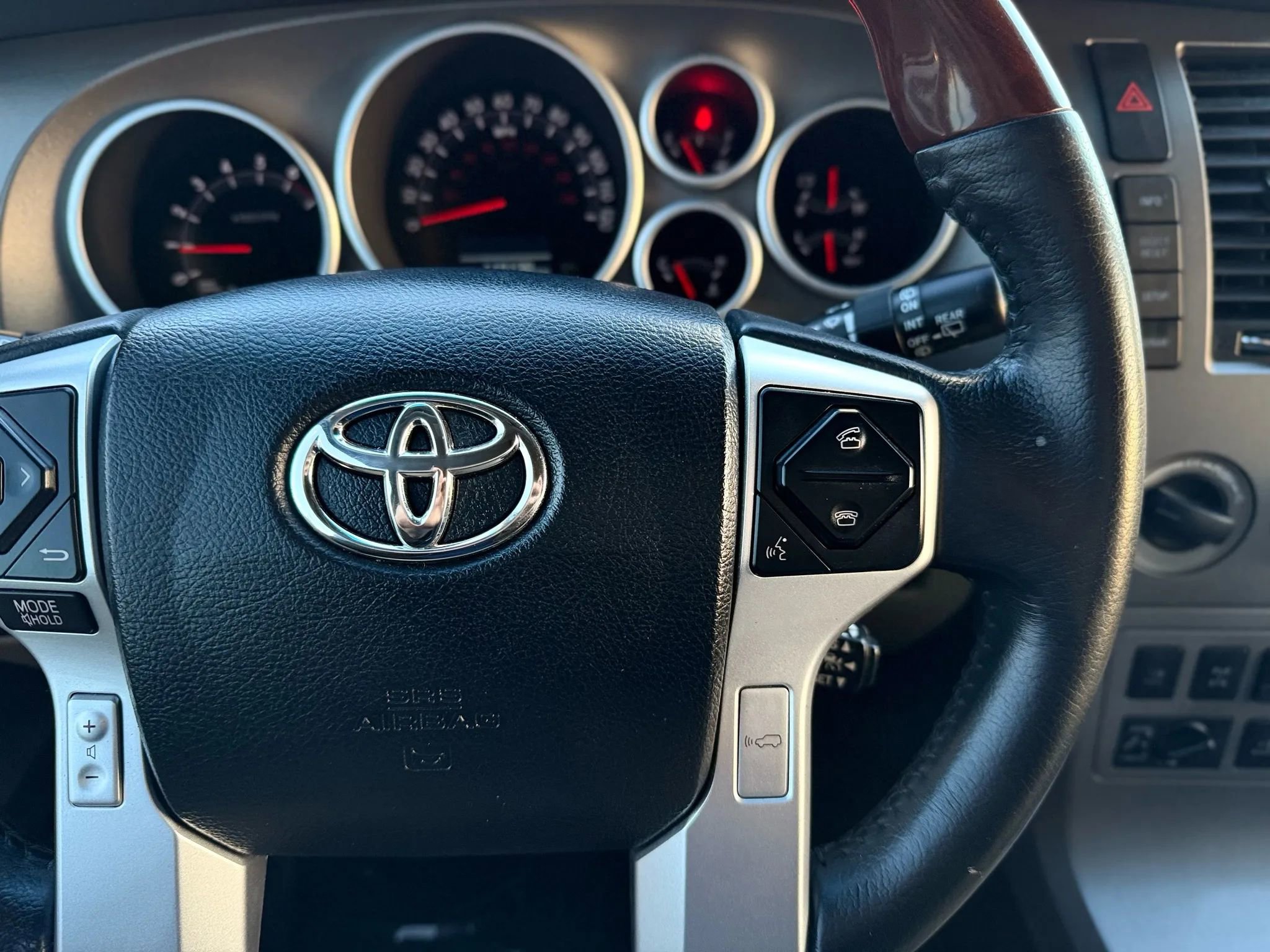 Used 2015 Toyota Sequoia Platinum image 32