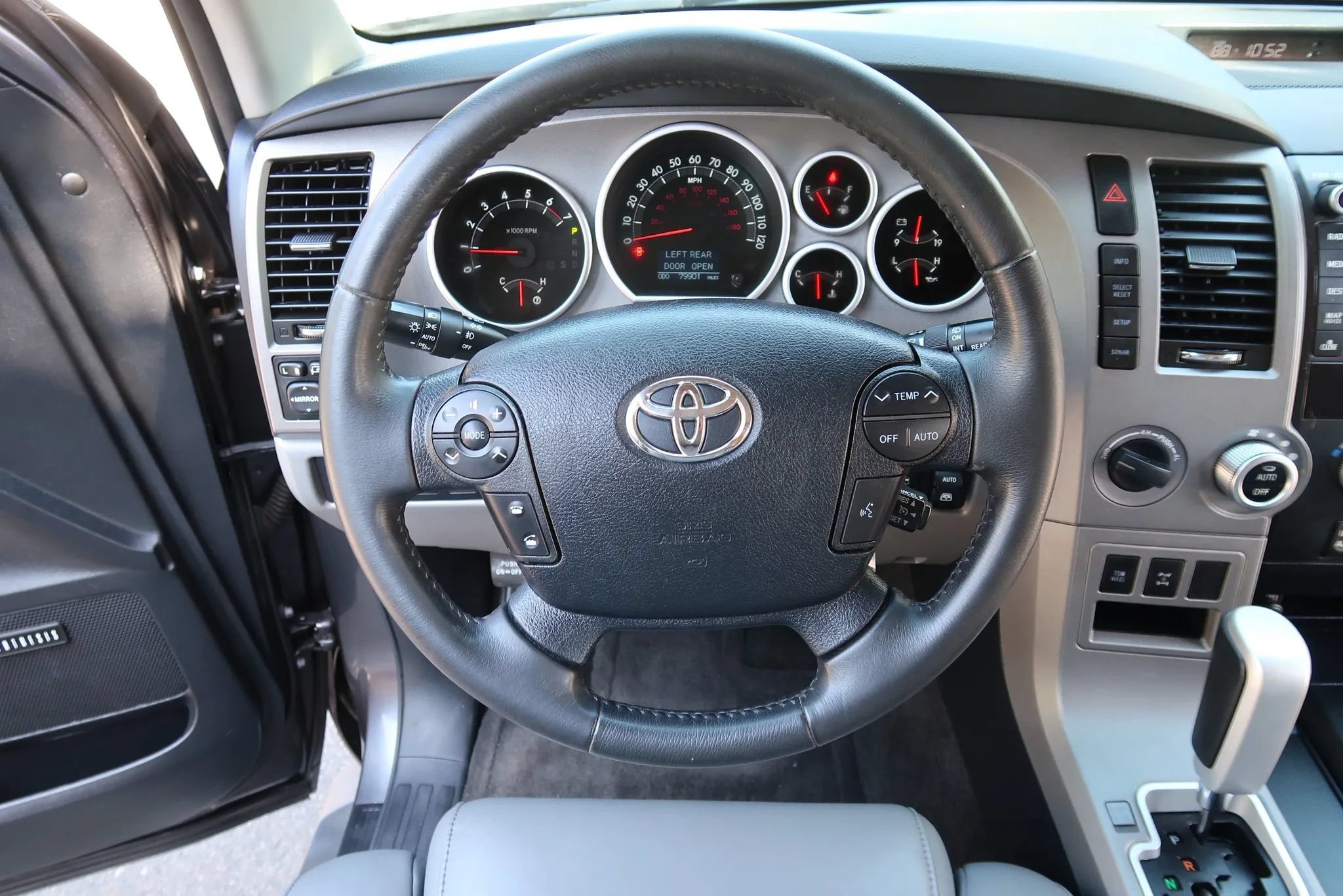 Used 2013 Toyota Sequoia Limited AWD/4WD image 28