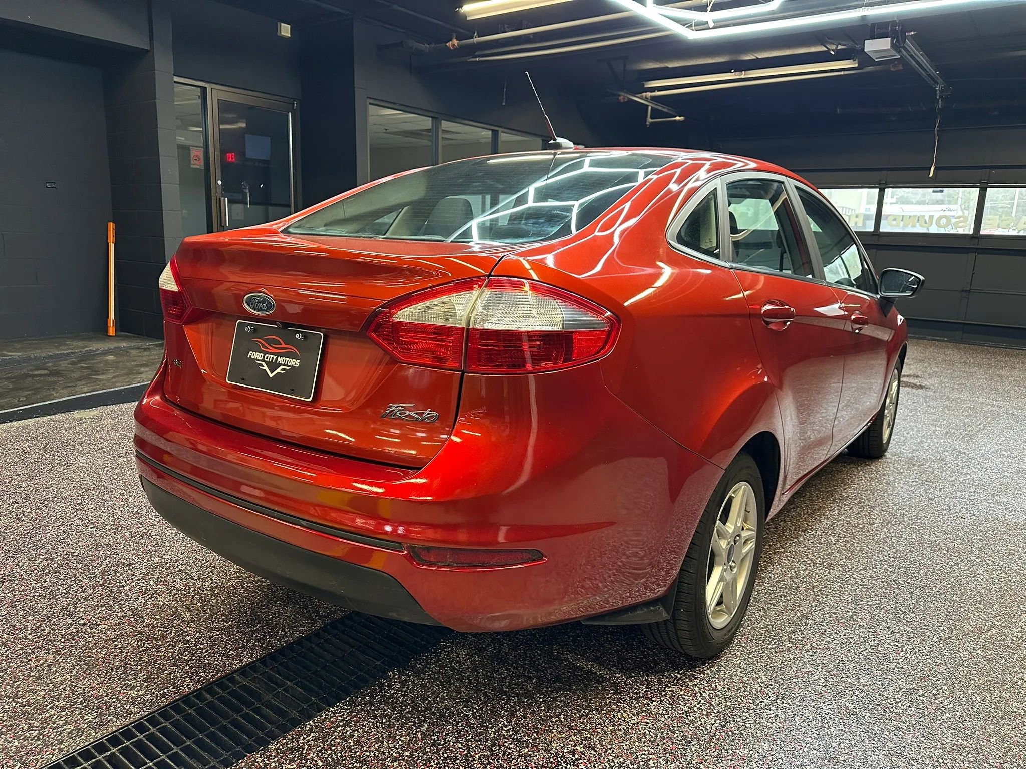 Used 2018 Ford Fiesta SE FWD image 7