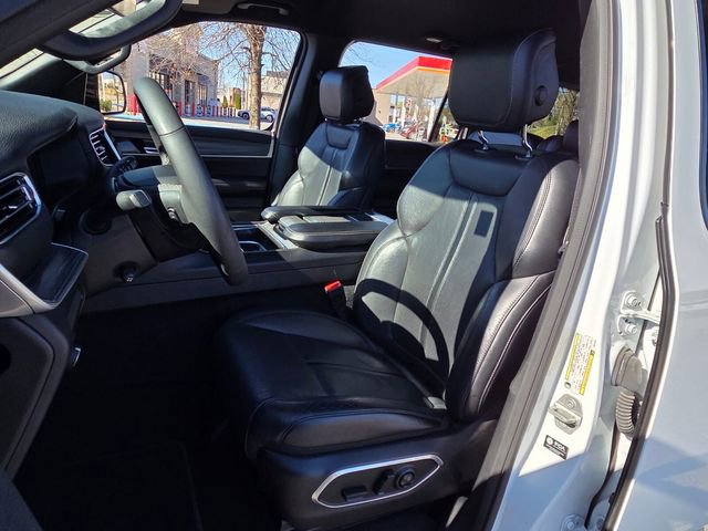 Used 2024 Jeep Wagoneer Series II w/ Flexible Seating Group image 10