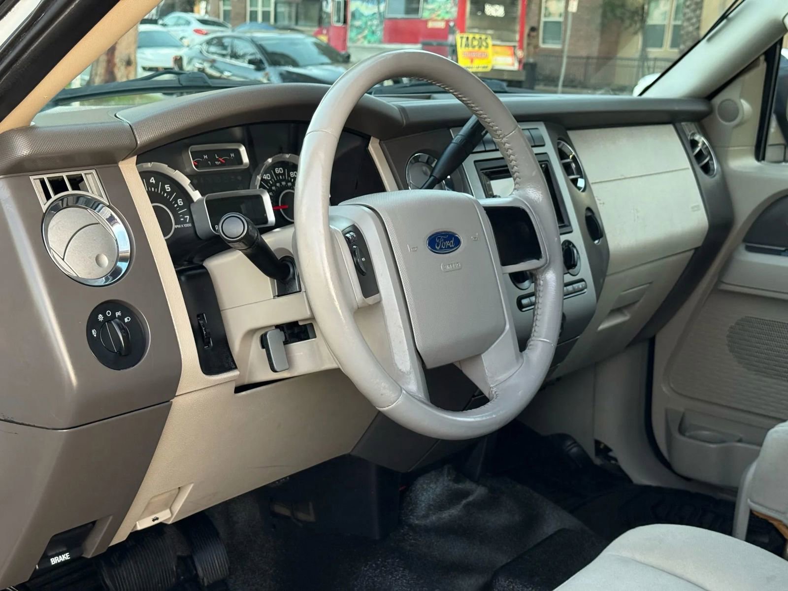Used 2010 Ford Expedition XLT image 18