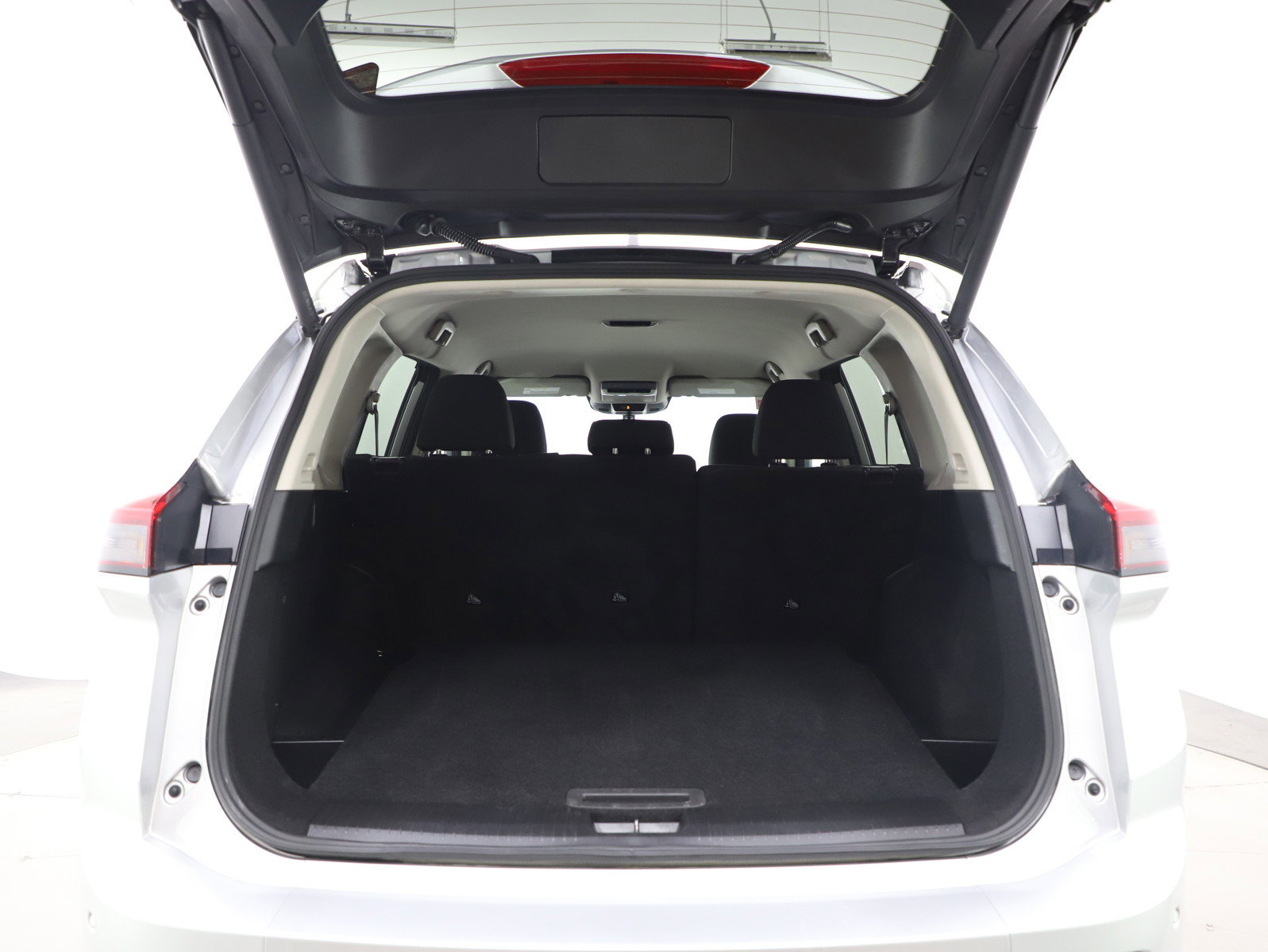 Used 2025 Nissan Rogue SV image 16