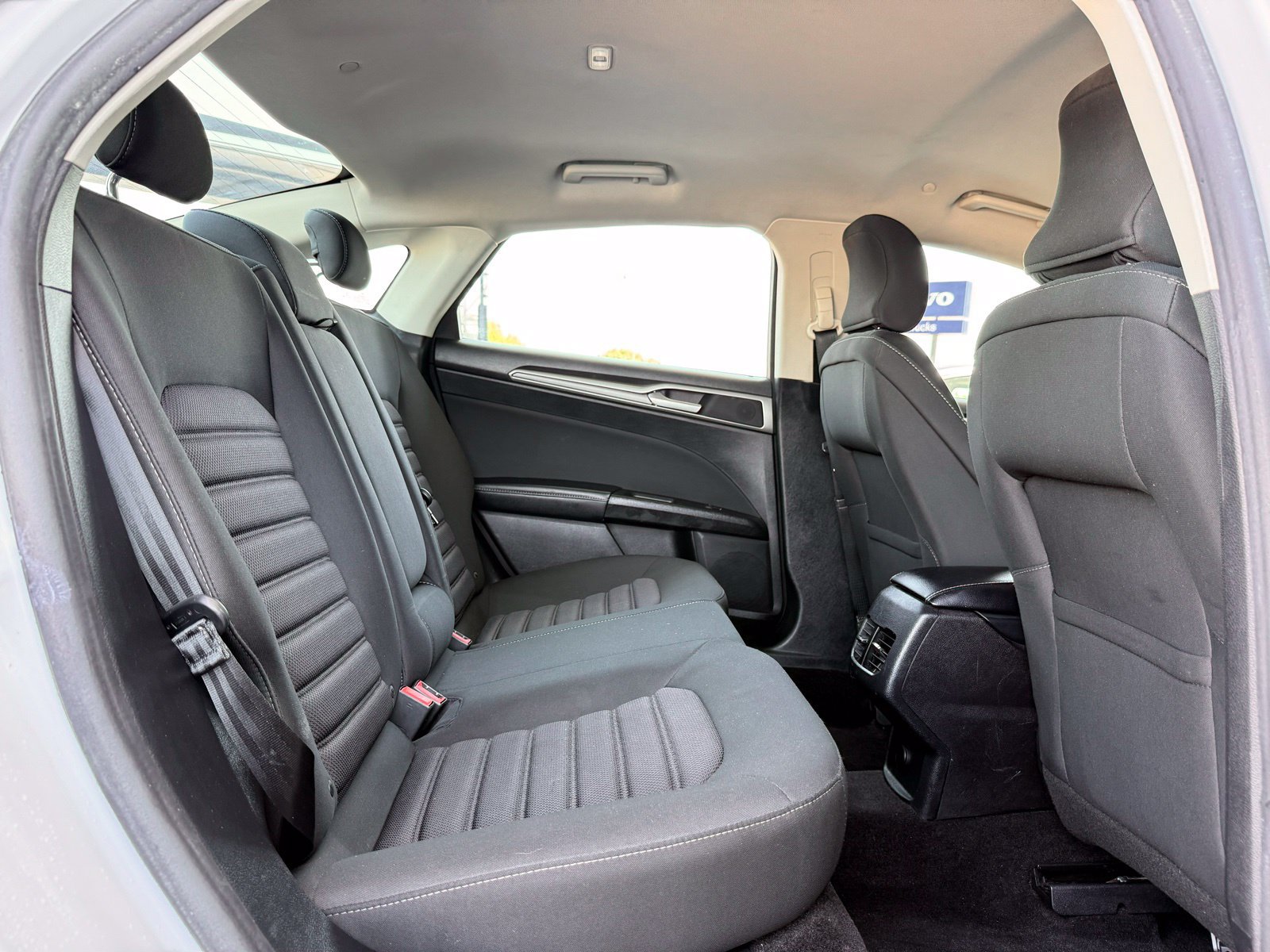 Used 2019 Ford Fusion SE FWD image 16