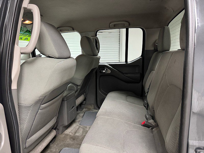 Used 2012 Nissan Frontier SV w/ SV Premium Utility Pkg AWD/4WD image 11