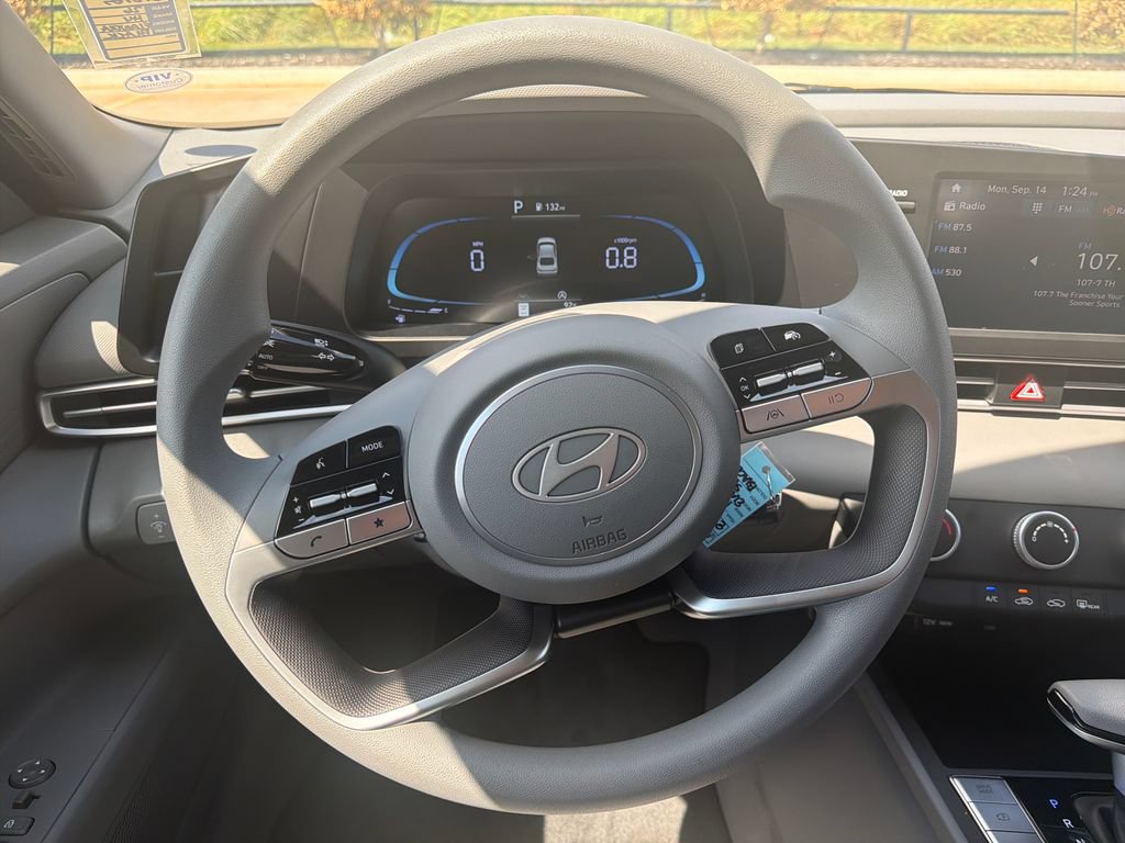 New 2026 Hyundai Elantra SE FWD image 24