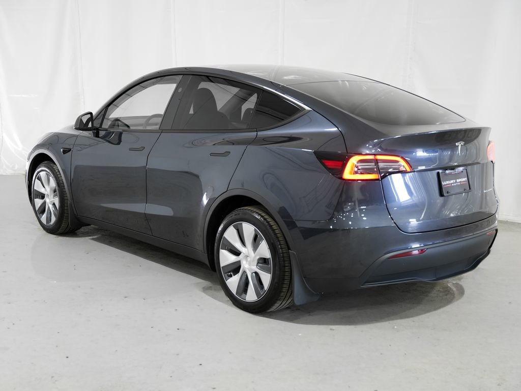 Used 2024 Tesla Model Y Long Range AWD/4WD image 3