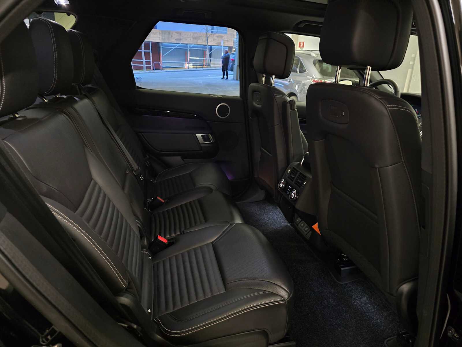 Used 2025 Land Rover Discovery S image 14