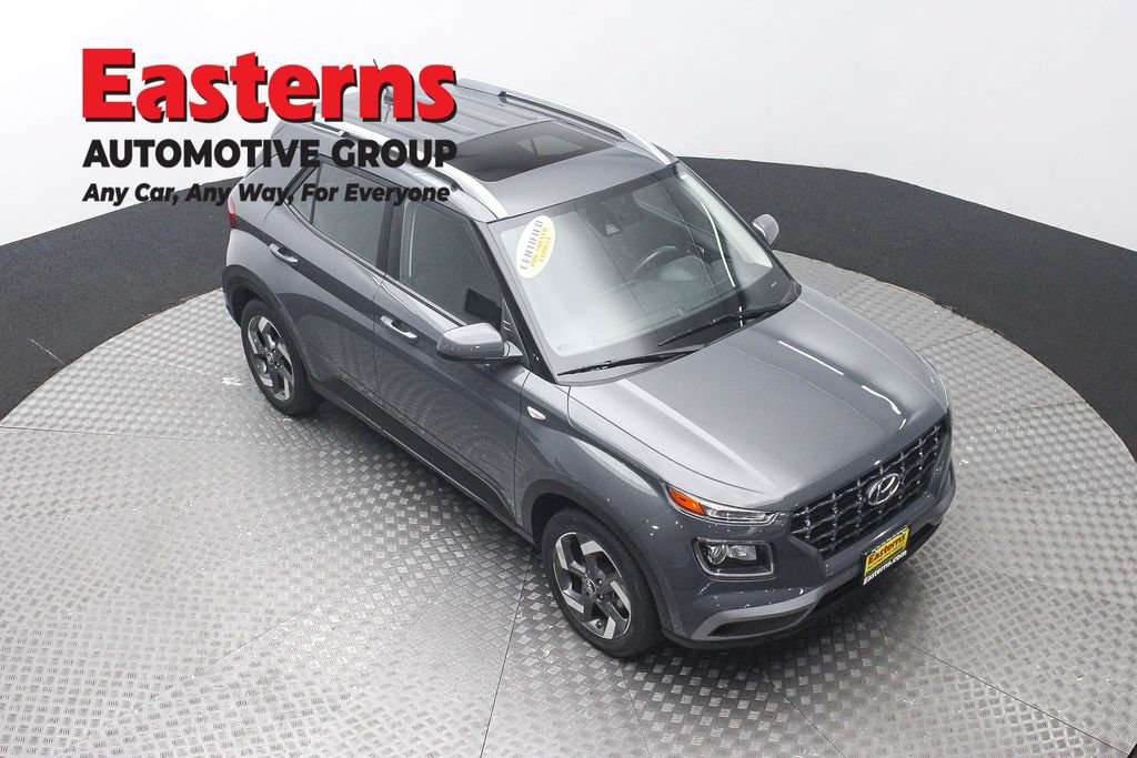 Used 2024 Hyundai Venue SEL FWD image 3