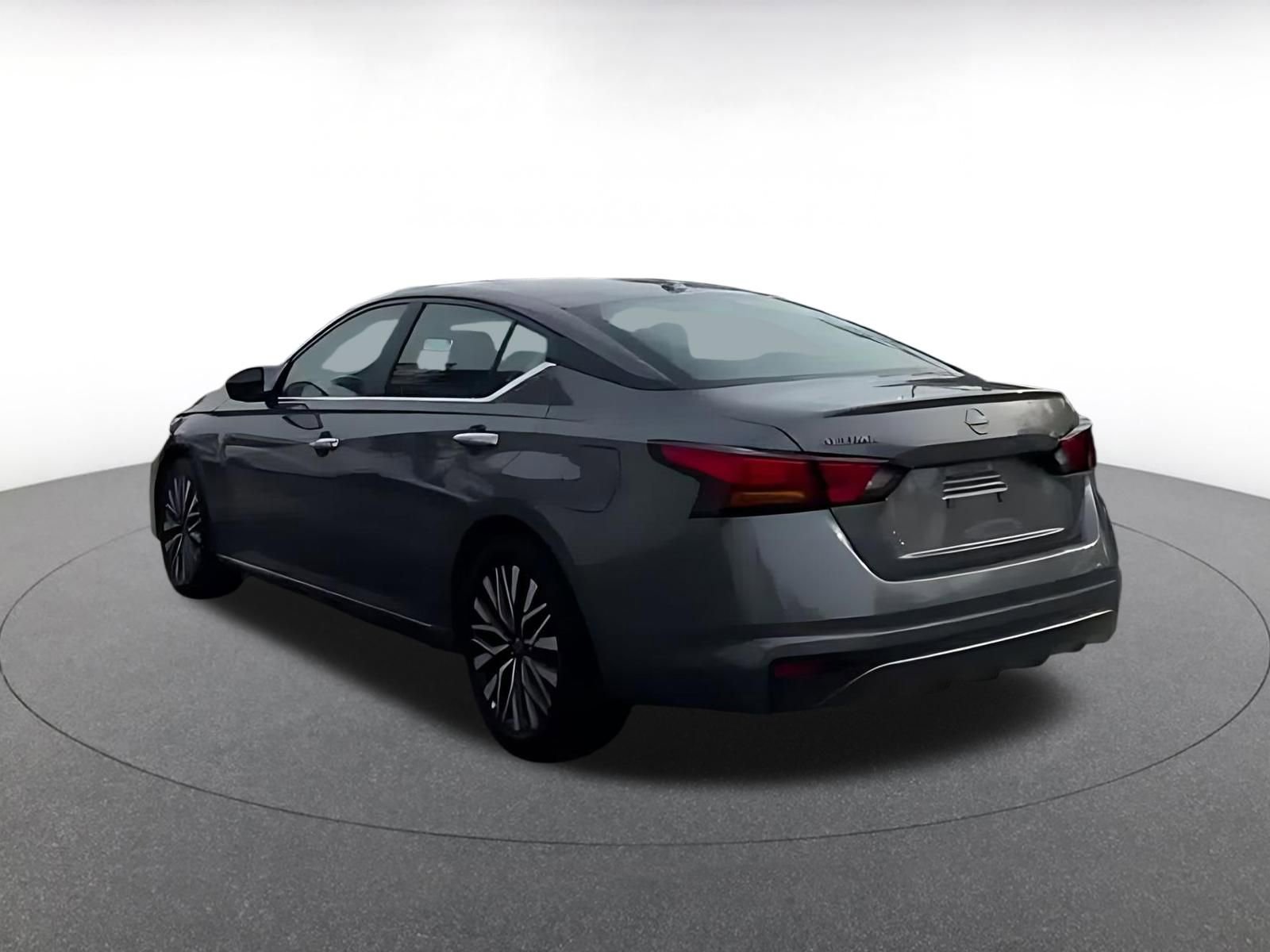 Used 2025 Nissan Altima 2.5 SV image 10