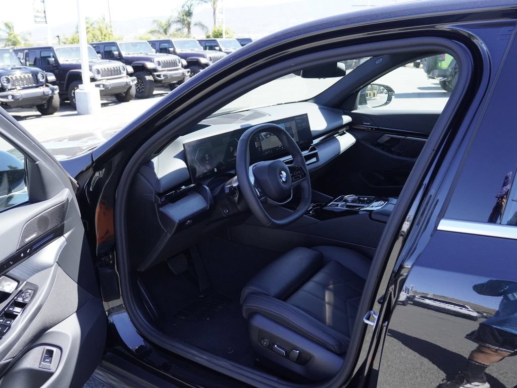 Used 2026 BMW 530i w/ Premium Package RWD image 23