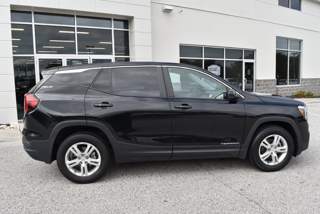 Used 2024 GMC Terrain SLE AWD/4WD image 2