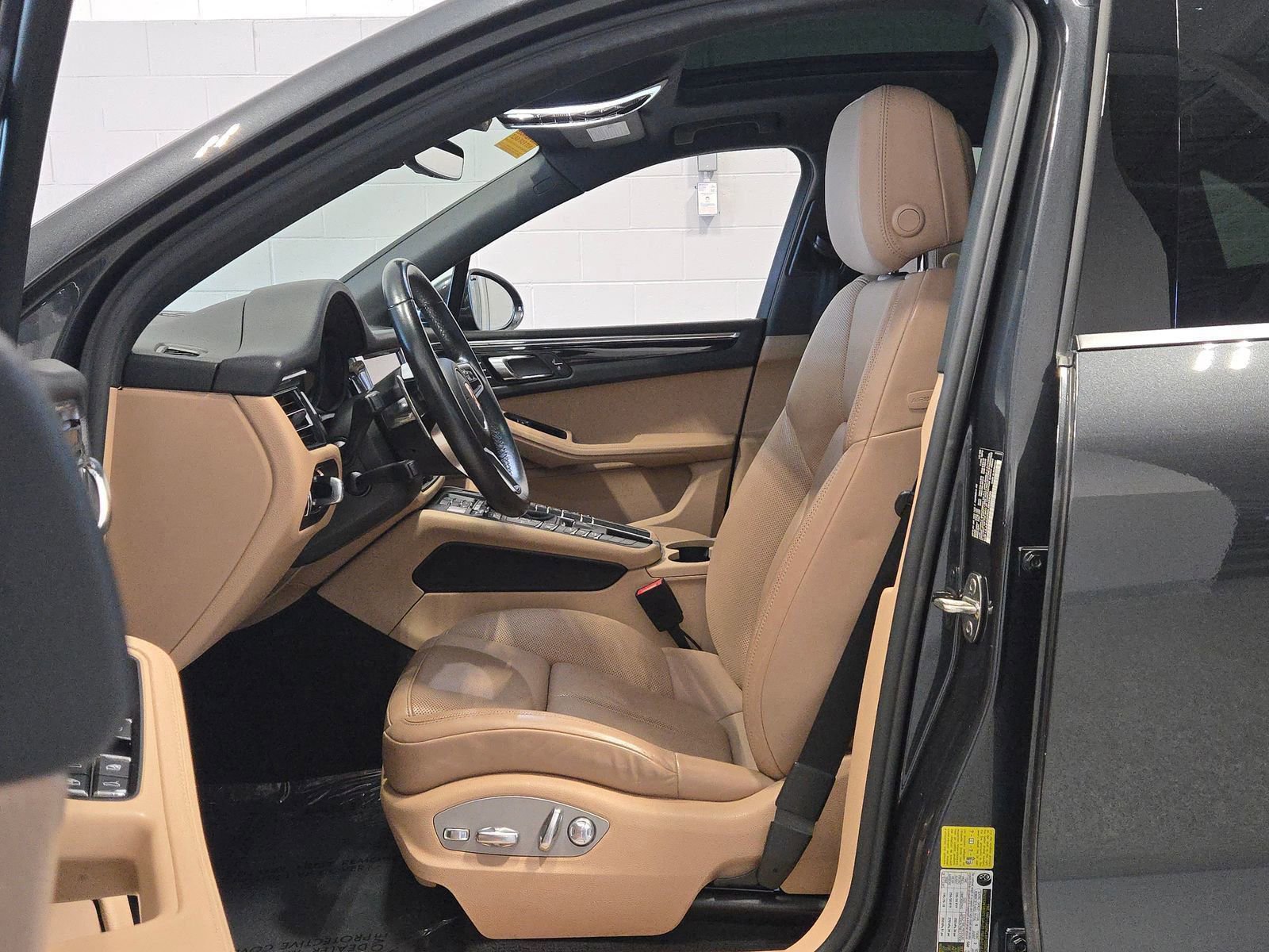 Used 2021 Porsche Macan image 12