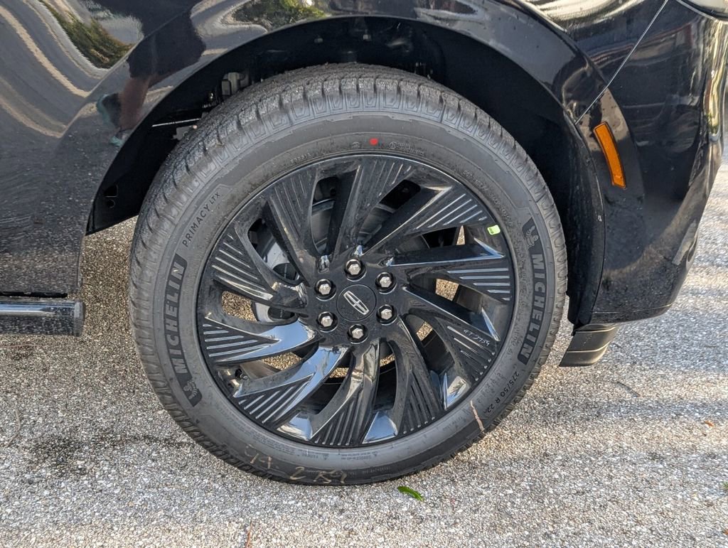 New 2026 Lincoln Navigator L Reserve AWD/4WD image 9