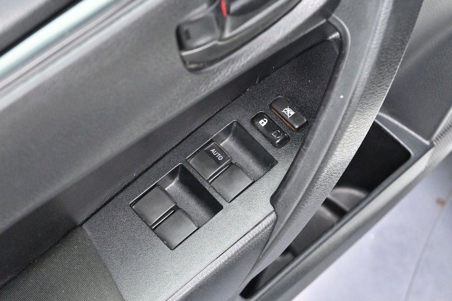 Used 2018 Toyota Corolla L FWD image 10