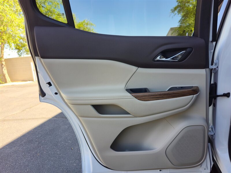 Used 2019 GMC Acadia Denali w/ Technology Package FWD image 30