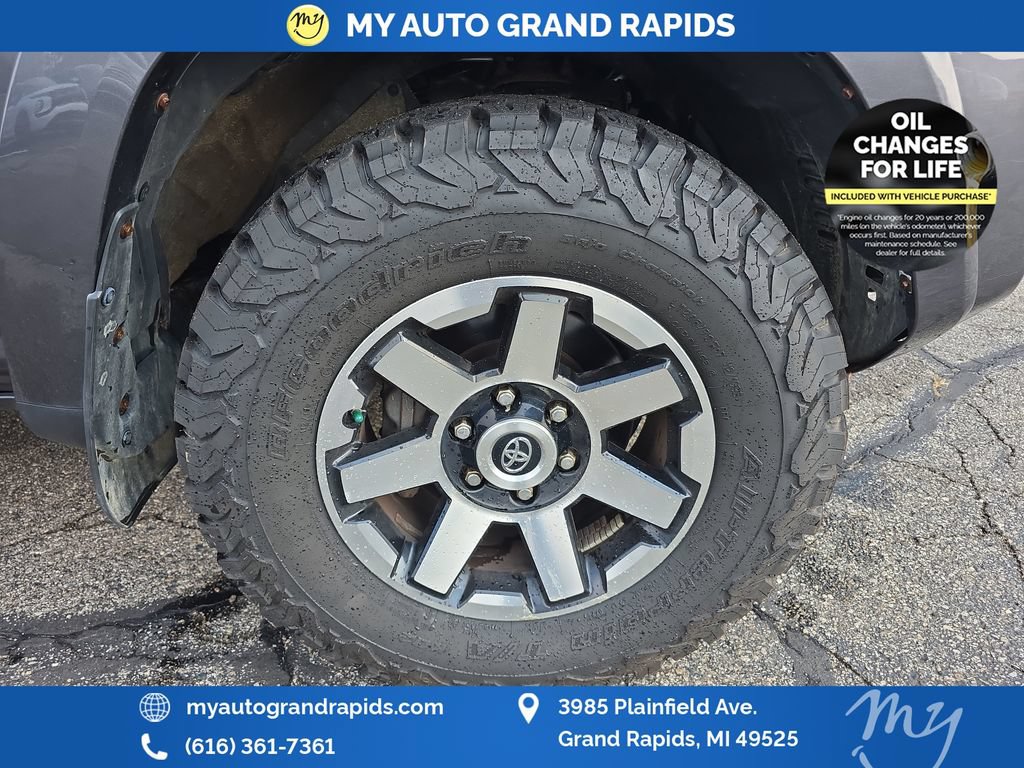 Used 2017 Toyota 4Runner TRD Off-Road Premium AWD/4WD image 32