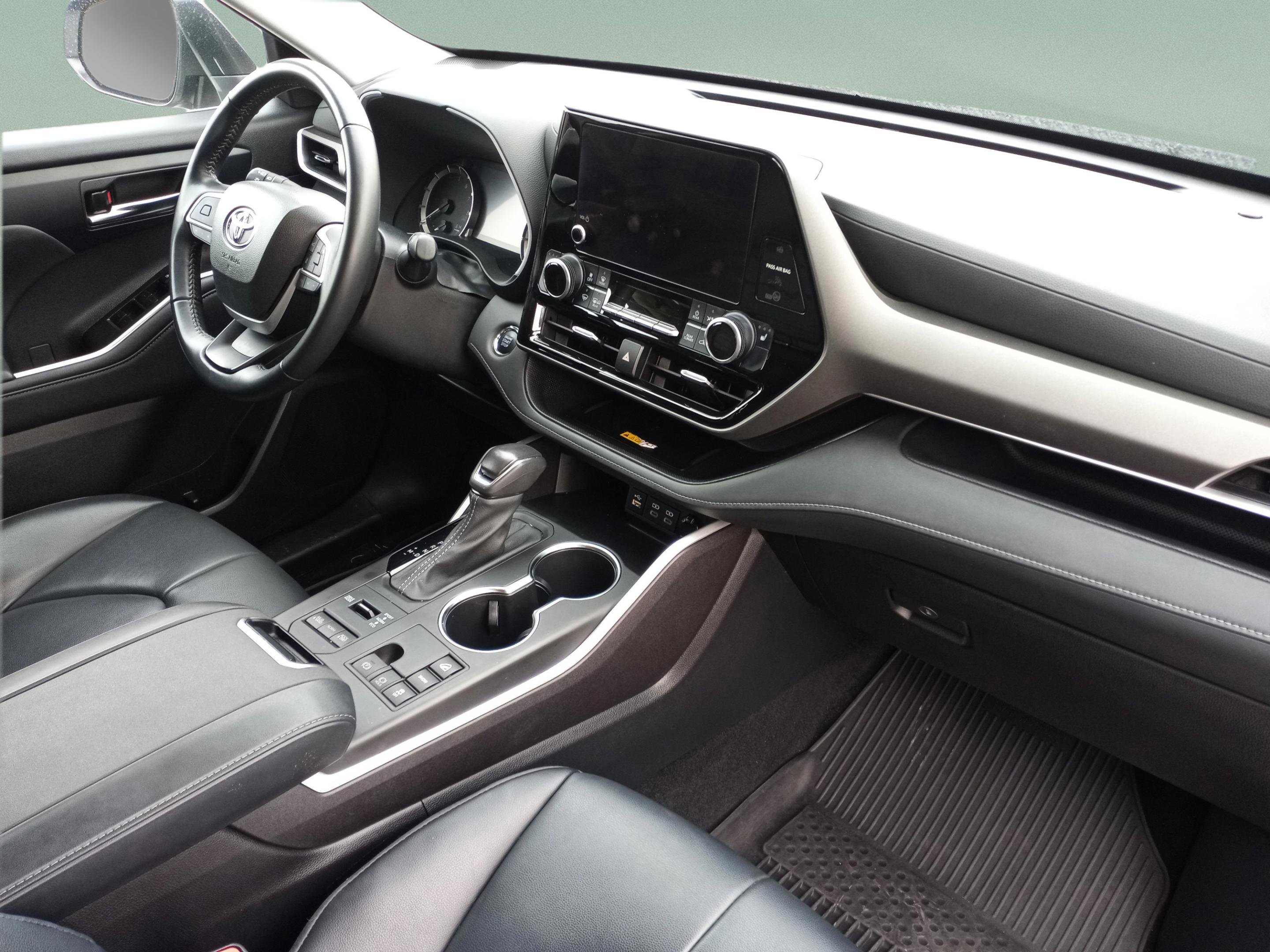 Used 2023 Toyota Highlander L image 37