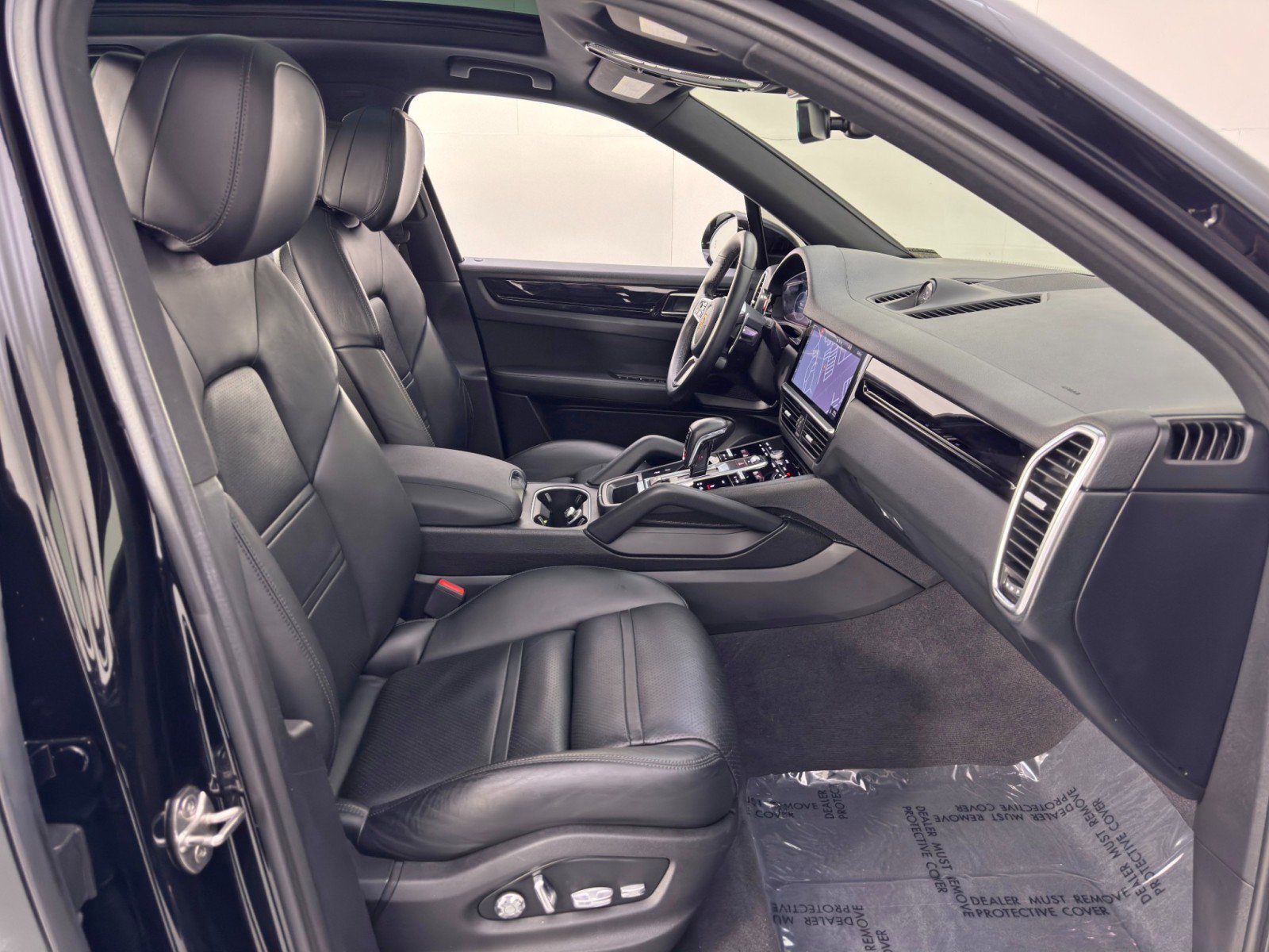 Used 2020 Porsche Cayenne E-Hybrid w/ Premium Package image 16