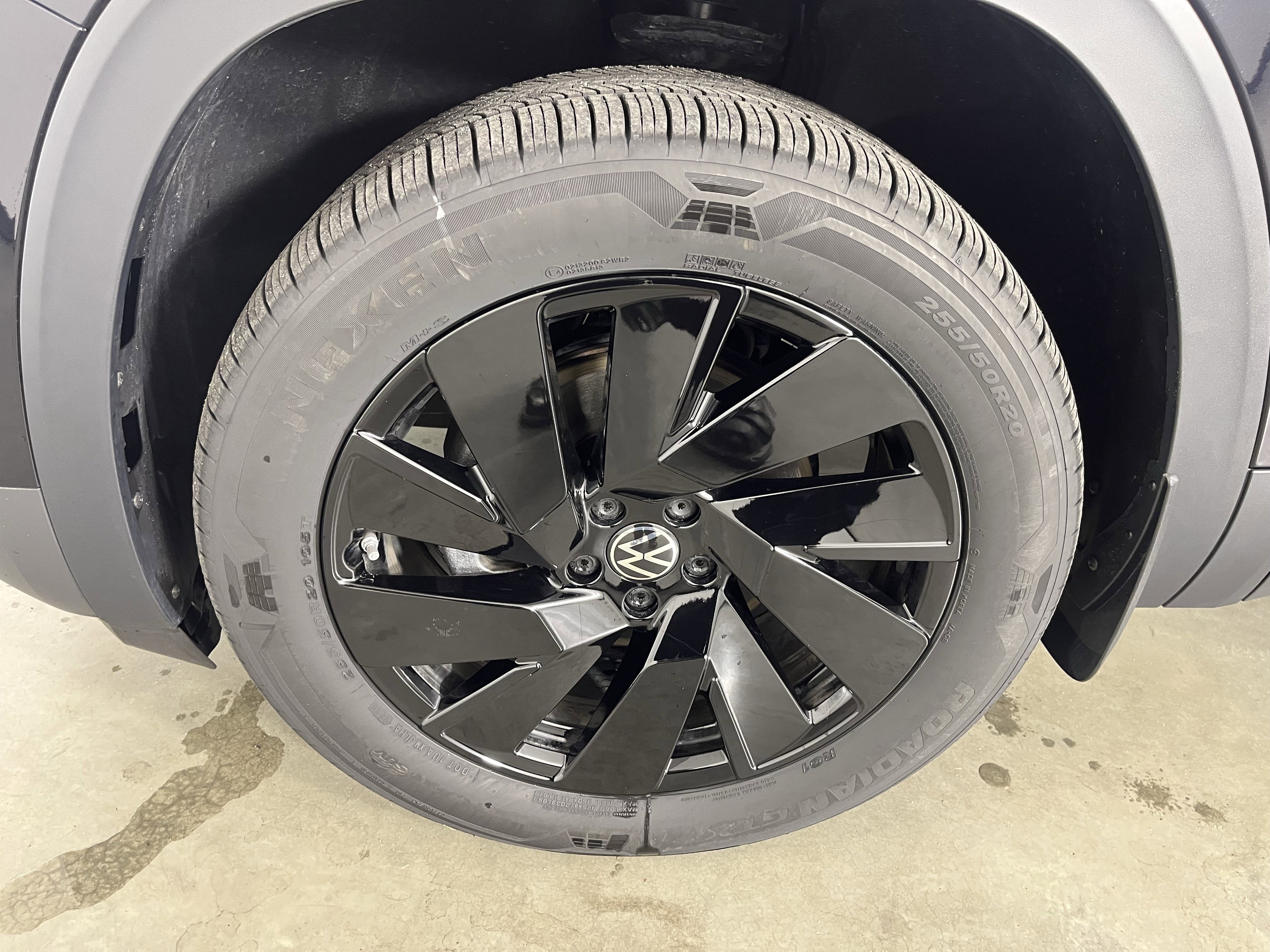 Used 2025 Volkswagen Atlas Cross Sport SE image 24