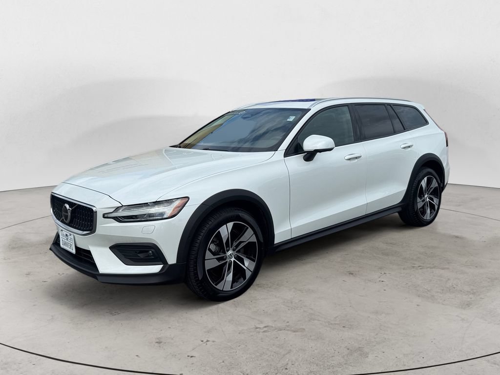 Certified 2025 Volvo V60 B5 Cross Country Plus AWD/4WD image 2