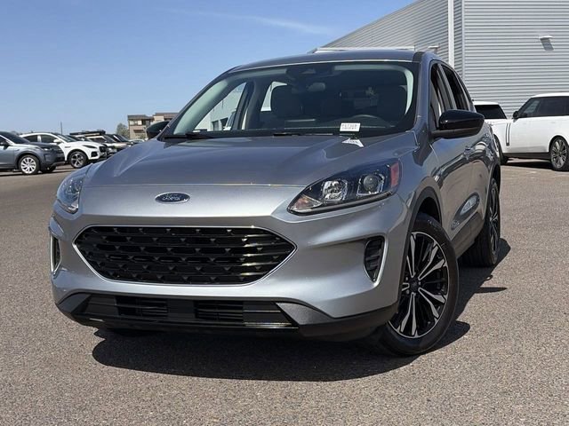 Used 2022 Ford Escape SE w/ SE Sport Appearance Package image 3