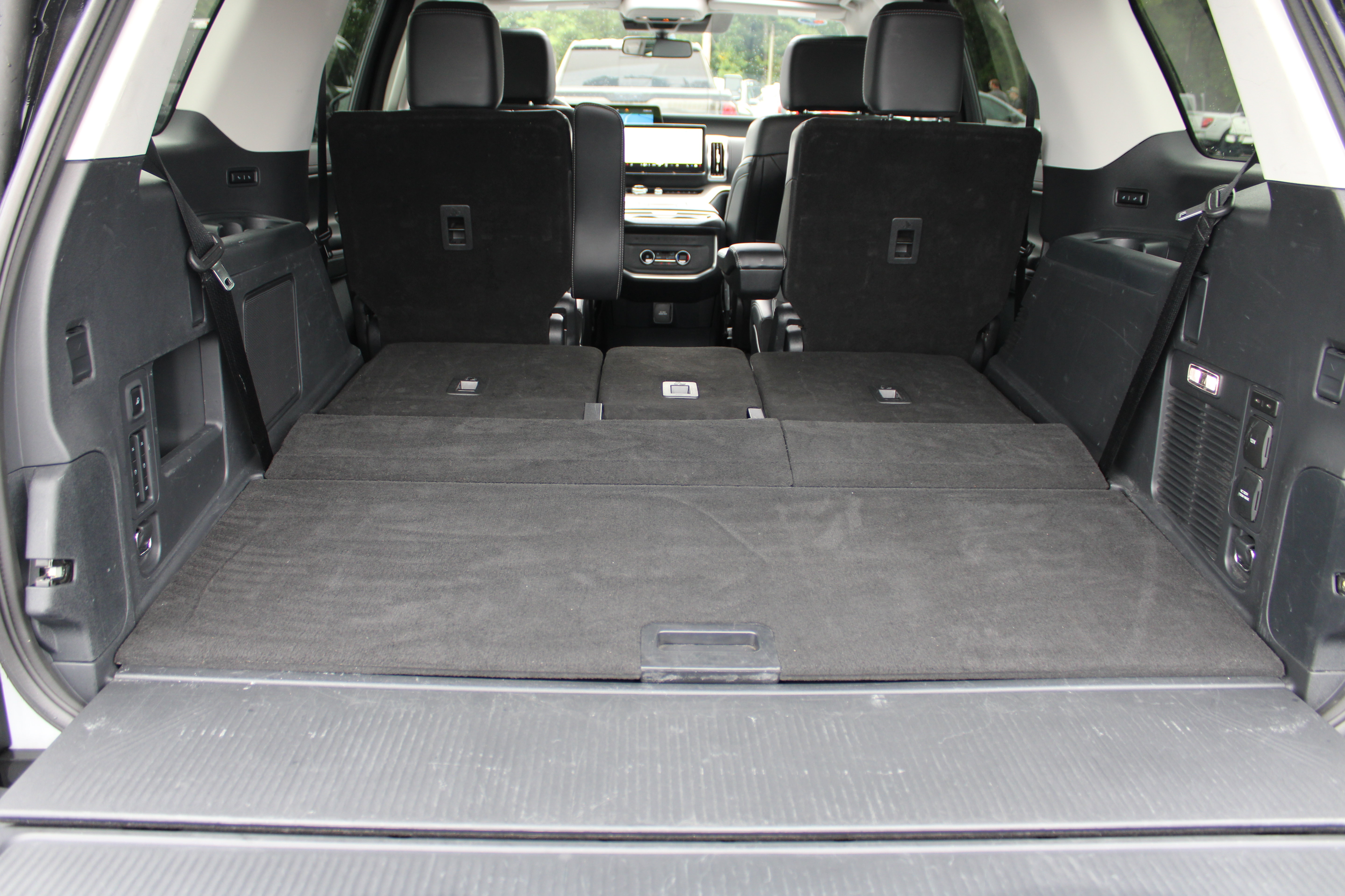 Used 2025 Ford Expedition Platinum AWD/4WD image 13