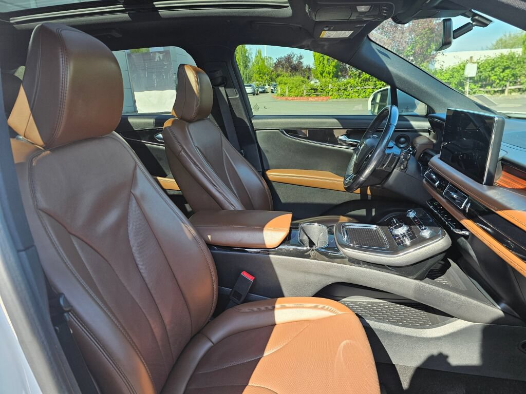 Used 2022 Lincoln Nautilus Reserve w/ Equipment Group 201A AWD/4WD image 12