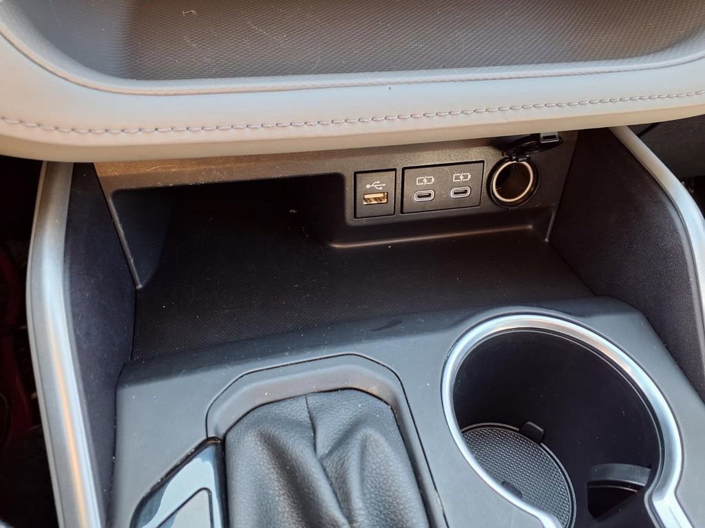 Used 2023 Toyota Highlander L image 10