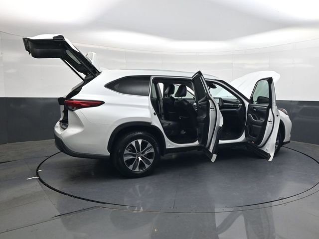 Used 2023 Toyota Highlander XLE image 34