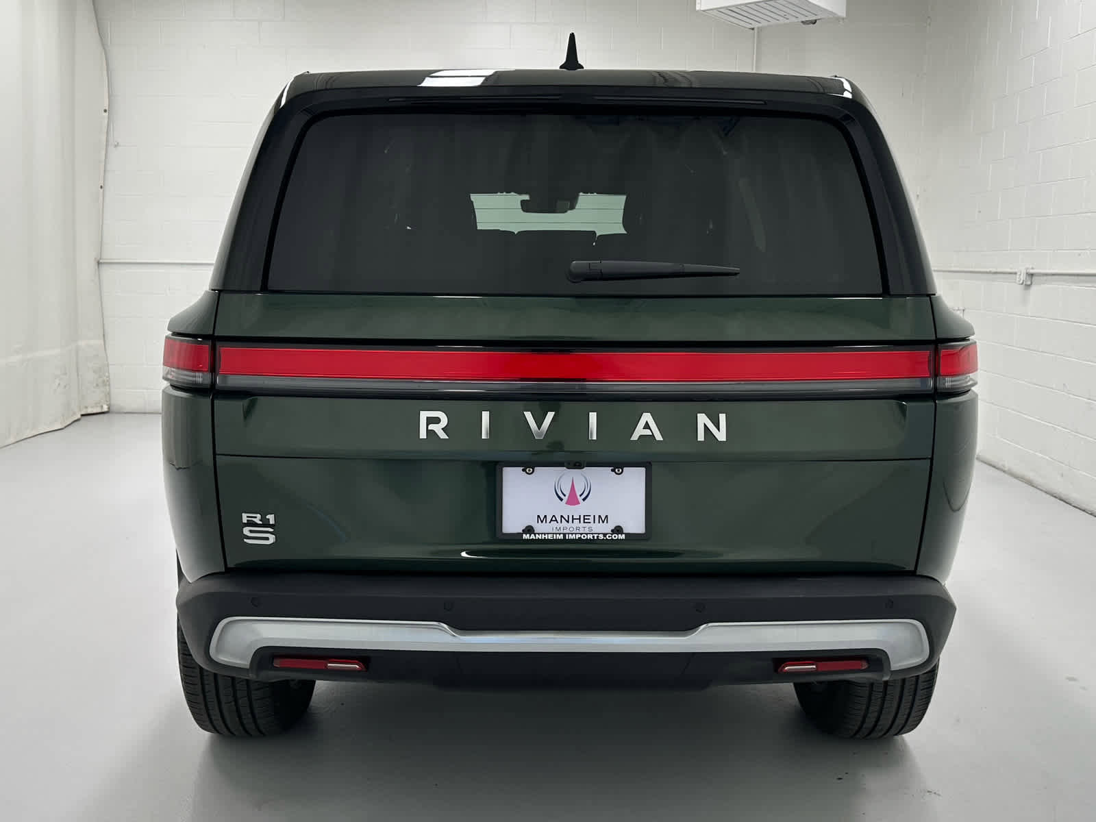 Used 2024 Rivian R1S Adventure image 7