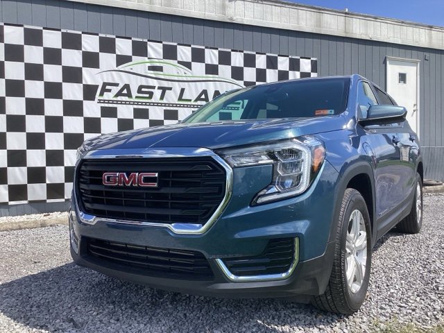 Used 2024 GMC Terrain SLE image 2