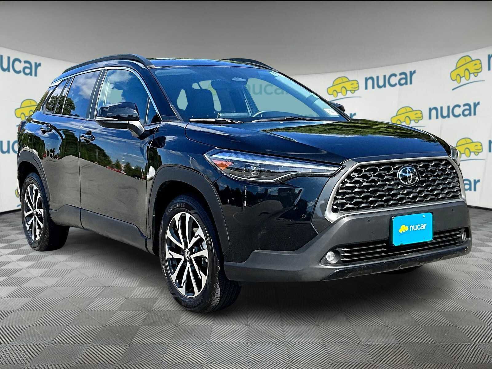 Used 2025 Toyota Corolla Cross XLE image 1