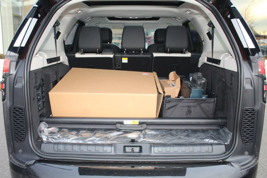 New 2026 Land Rover Discovery Limited Edition AWD/4WD image 28