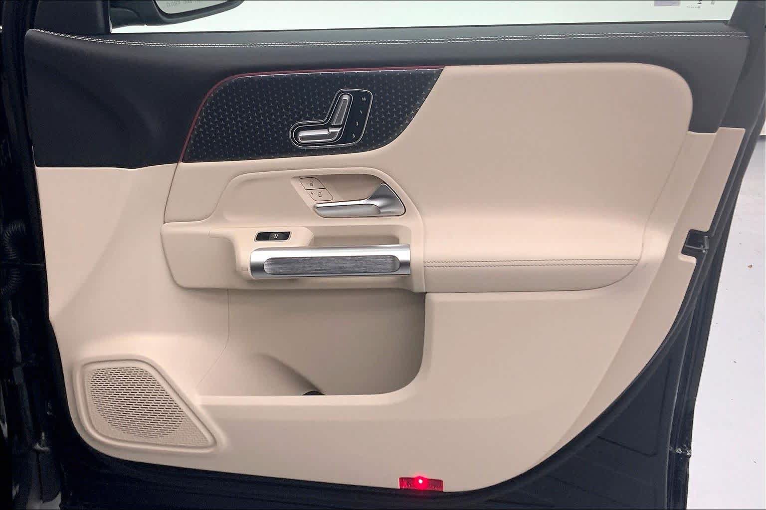 Used 2026 Mercedes-Benz GLB 250 image 10