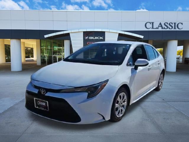 Used 2024 Toyota Corolla LE image 3