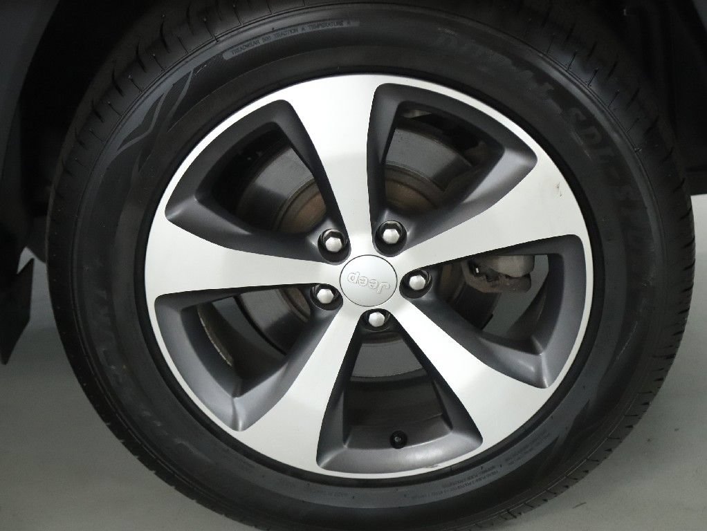 Used 2020 Jeep Cherokee Limited AWD/4WD image 40
