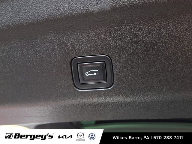 Used 2021 GMC Yukon Denali w/ Denali Premium Package image 32